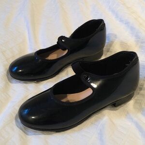 Capezio Black Tap shoes. Size 13 kids.